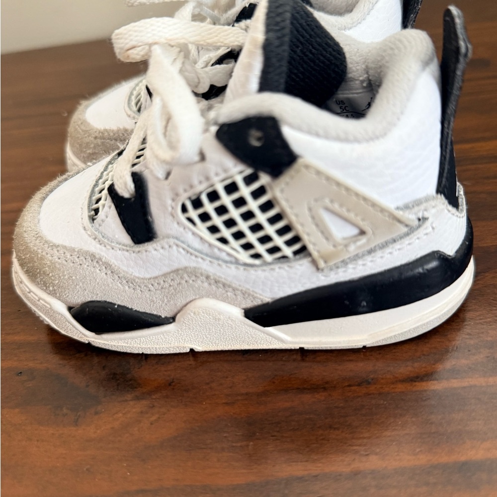 Nike Jordan Sneakers 5c - Picture 2 of 5